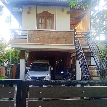 Vintage Inn Homestay Cherai Beach Exterior photo