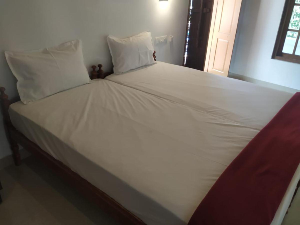 Vintage Inn Homestay Cherai Beach Exterior photo